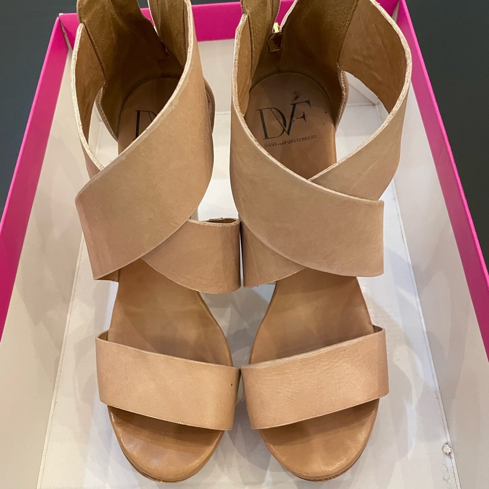 Diane Von Furstenberg Opal Sandal Wedge Wooden heel/wedge in Pumice